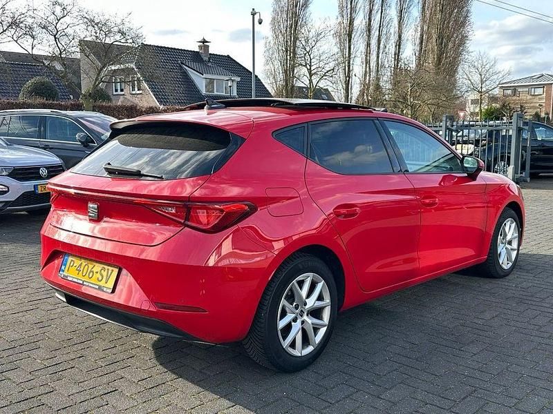 Gebraucht Seat Leon Style 131 PS (96 kW) 2022 Rot Limousine
