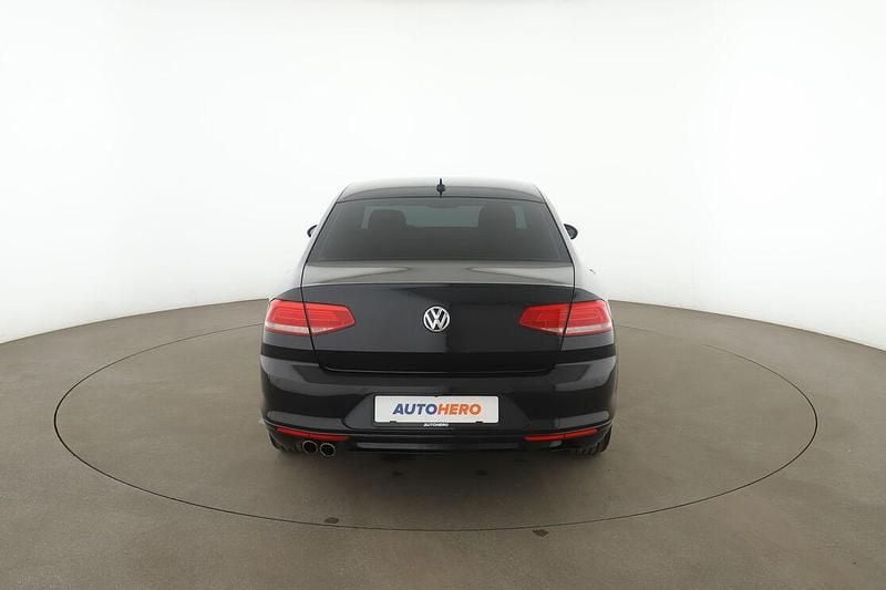 Gebraucht VW Passat Comfortline 180 PS (132 kW) 2016 Schwarz Limousine