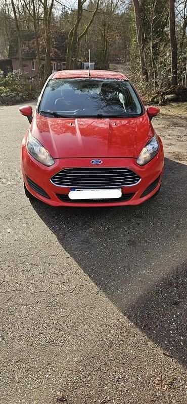 Gebraucht Ford Fiesta 101 PS (74 kW) 2014 Rot Kleinwagen