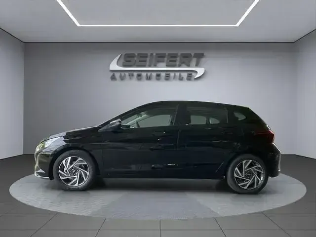 Gebraucht Hyundai i20 Trend 101 PS (74 kW) 2025 Phantom black Limousine