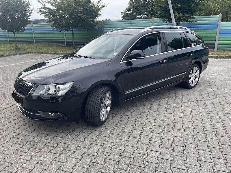 Schwarz Gebraucht 2013 Skoda Superb Elegance Kombi | 6.500 € (Guter Preis) - Bild 1/4