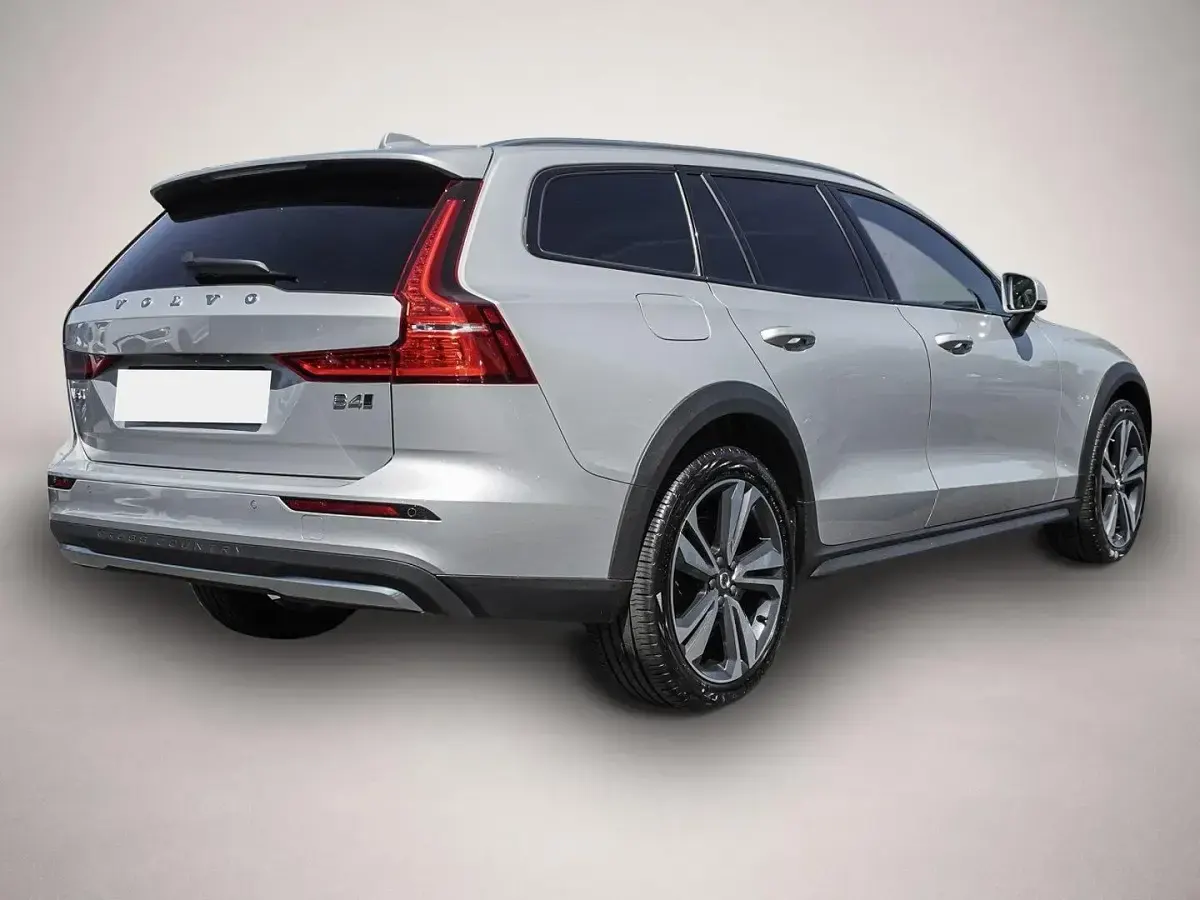Gebraucht Volvo V60 CC Plus 197 PS (144 kW) 2024 Manufacturer Kombi