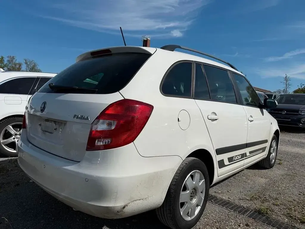 Second-hand Skoda Fabia 69 CP (50 kW) 2013 Alb Berlinǎ