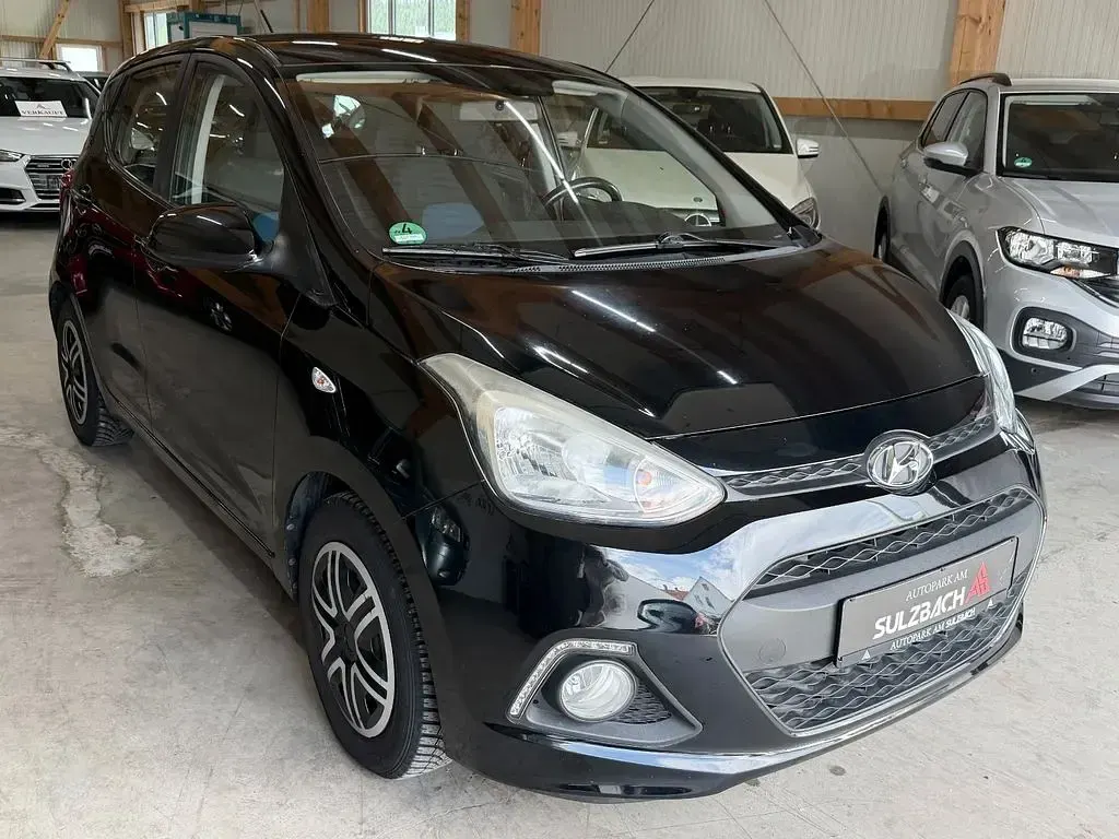 Gebraucht Hyundai i10 Edition 87 PS (63 kW) 2015 Schwarz Kleinwagen