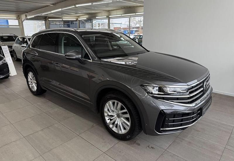 Siliziumgrau metallic Gebraucht 2025 VW Touareg Elegance SUV | 55.990 € (Superpreis) - Bild 1/4