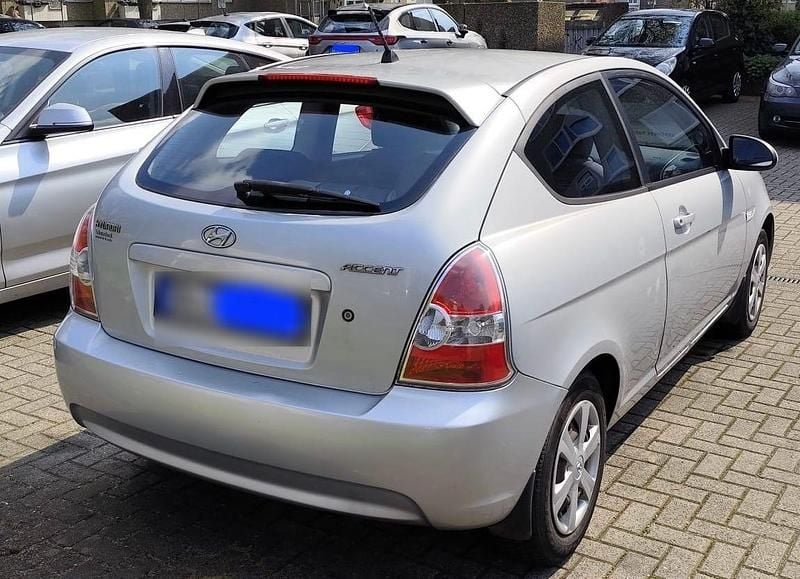 Second-hand Hyundai Accent 97 CP (71 kW) 2007 Gri Berlinǎ