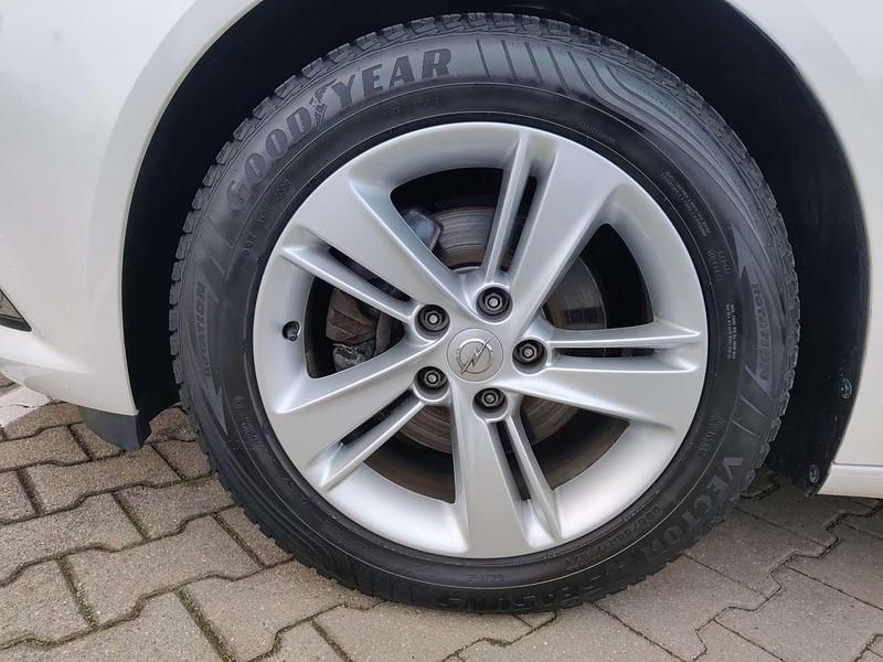 Gebraucht Opel Insignia Innovation 140 PS (102 kW) 2017 Abalone weiss (p3s) Kleinwagen