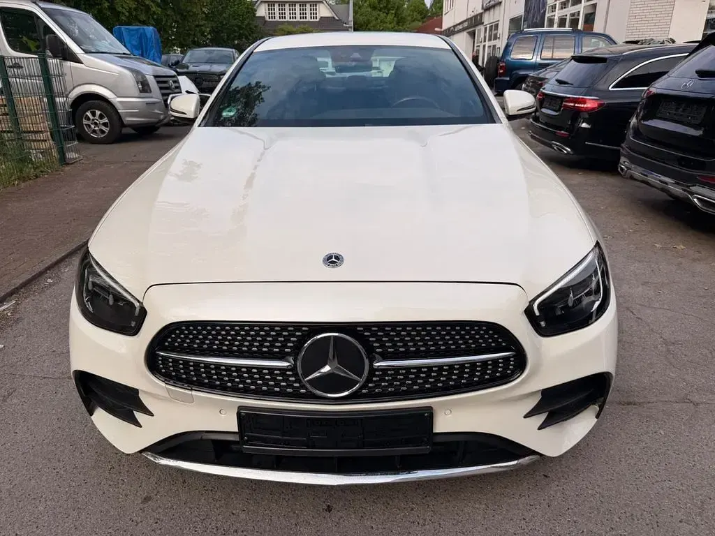 Gebraucht Mercedes E200 AMG 160 PS (117 kW) 2020 Diamantweiss Limousine