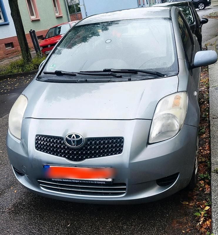 Gebraucht Toyota Yaris Cool 69 PS (50 kW) 2006 Silber Kleinwagen