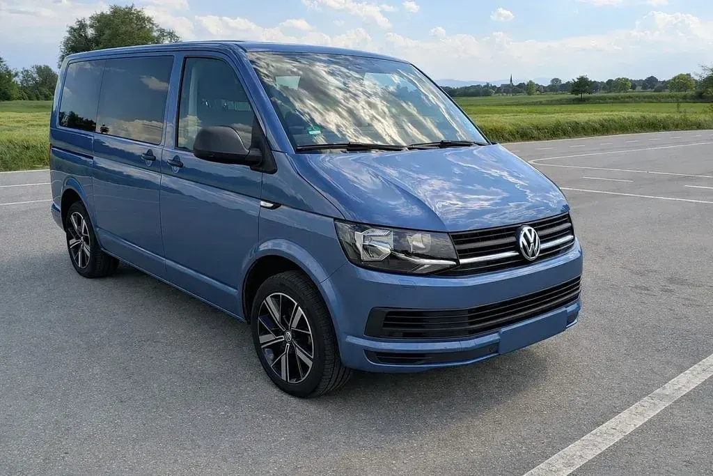 Gebraucht VW Multivan Trendline 150 PS (110 kW) 2017 Blau Van / Kleinbus