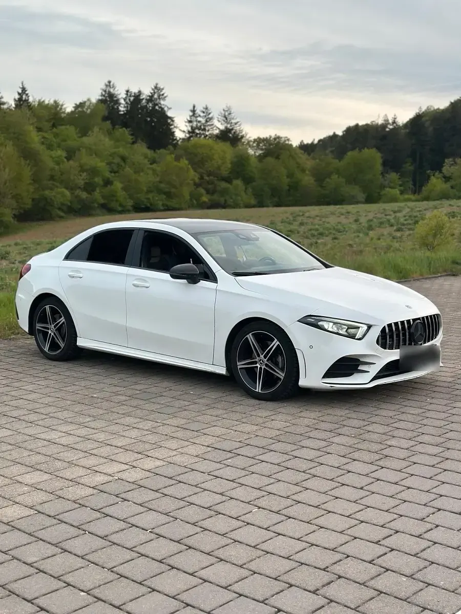 Gebraucht Mercedes A200 AMG line 163 PS (119 kW) 2020 Weiß Limousine