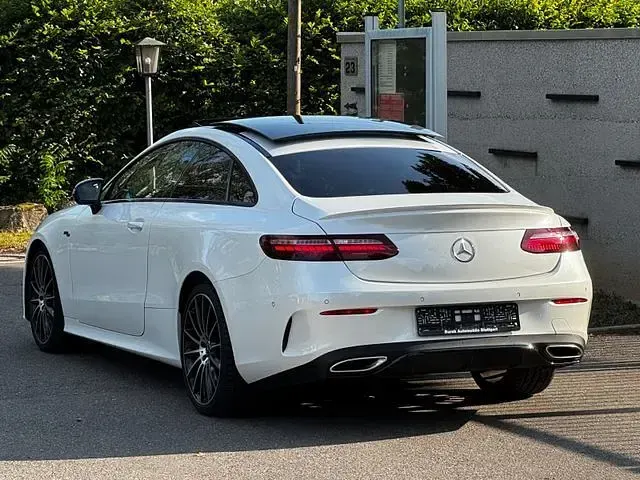 Gebraucht Mercedes E300 AMG line 258 PS (189 kW) 2021 Weiß Coupé