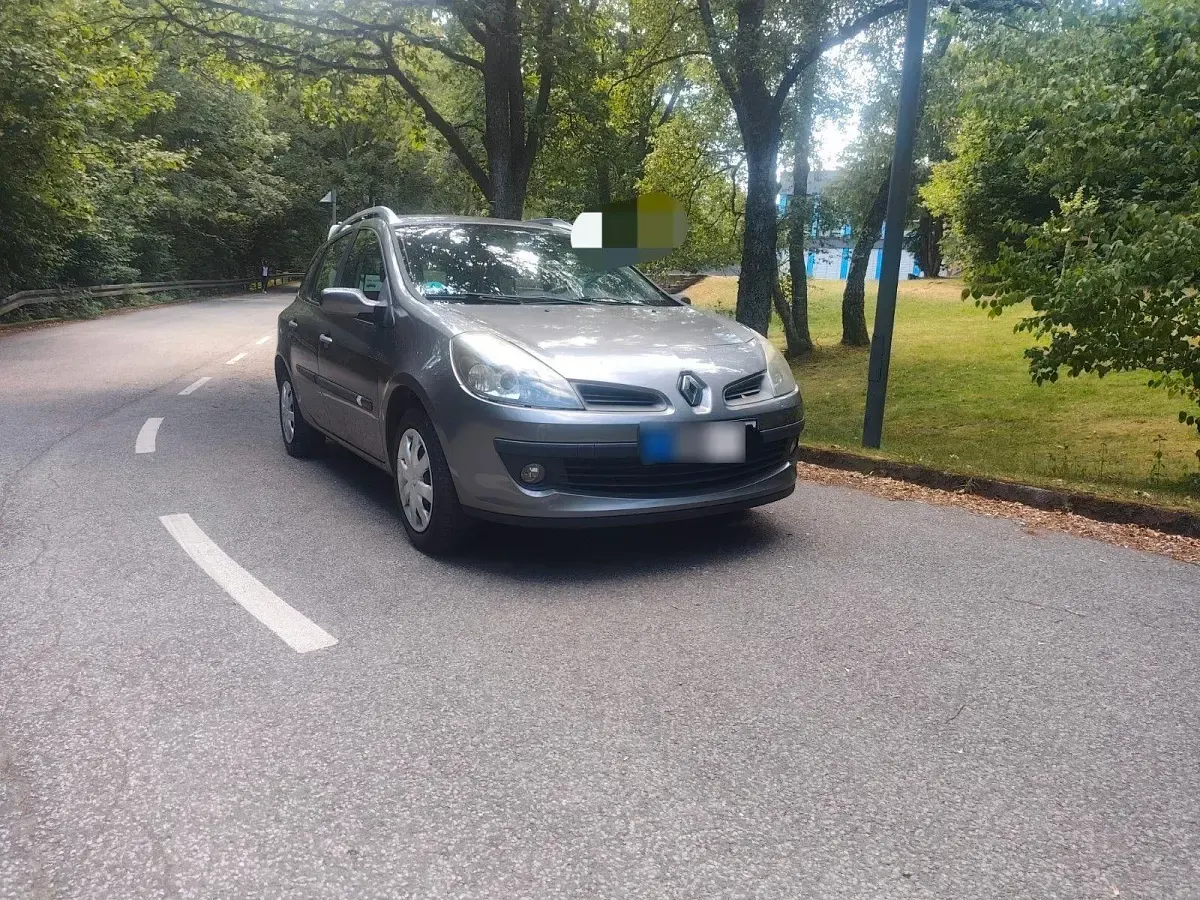 Gebraucht Renault Clio GrandTour Dynamique 101 PS (74 kW) 2008 Grau Kombi