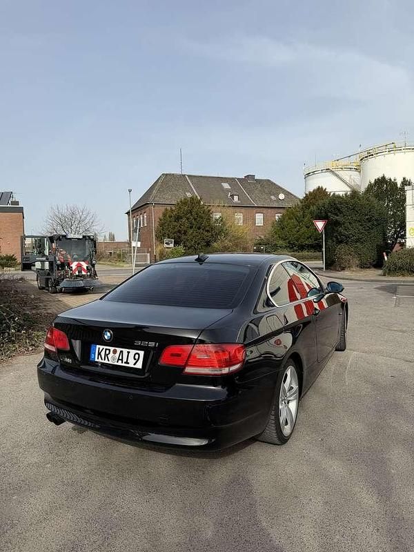 Gebraucht BMW 325 218 PS (160 kW) 2008 Schwarz Coupé