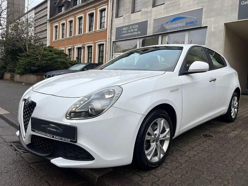 Weiß Gebraucht 2017 Alfa Romeo Giulietta Turismo Limousine | 8.550 € (Guter Preis) - Bild 1/4