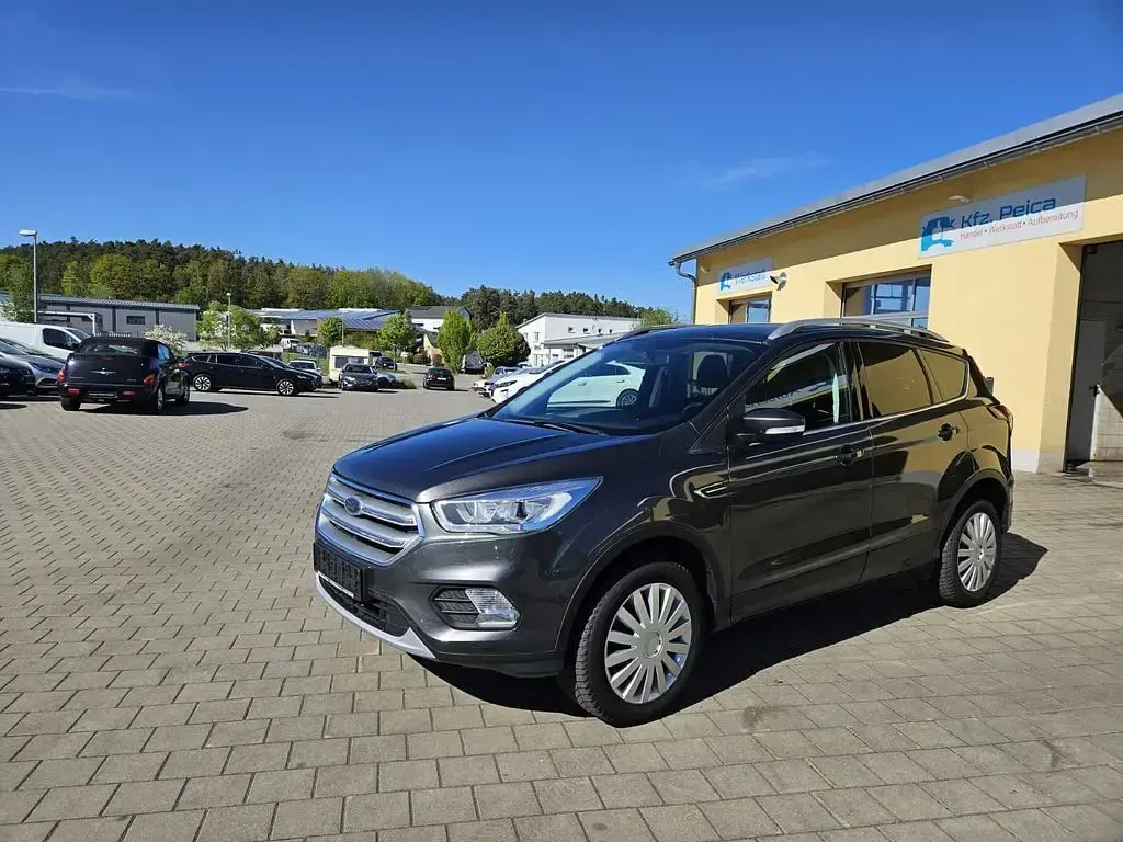 Gebraucht Ford Kuga 150 PS (110 kW) 2019 Grau SUV