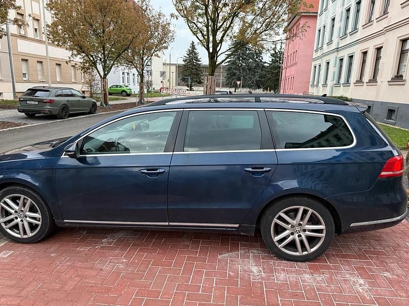 Blau Gebraucht 2011 VW Passat Kombi | 4.200 € (Superpreis) - Bild 1/4