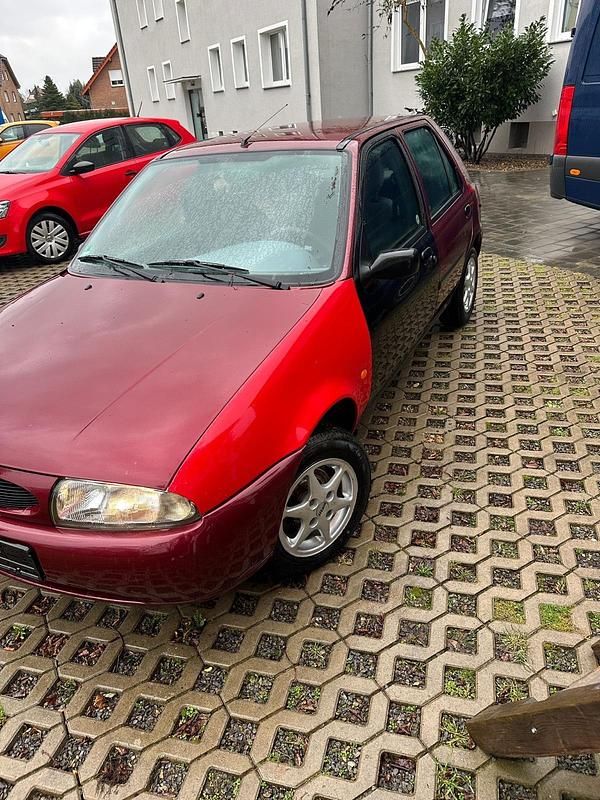 Gebraucht Ford Fiesta 60 PS (44 kW) 1998 Rot Kleinwagen