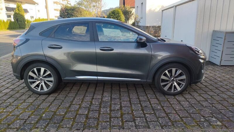 Grau Gebraucht 2021 Ford Puma Titanium Limousine | 14.500 € - Bild 1/4