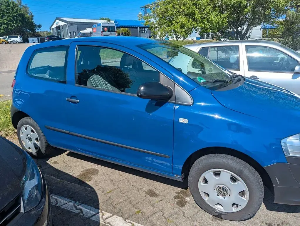 Gebraucht VW Fox 54 PS (39 kW) 2008 Blau Kleinwagen