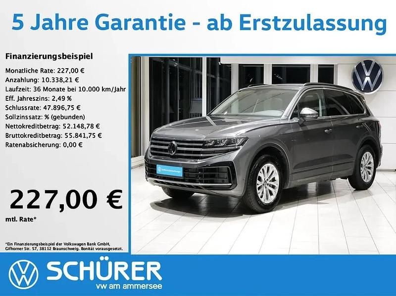 Grenadillschwarz metallic Gebraucht 2024 VW Touareg Style SUV | 62.386 € (Superpreis) - Bild 1/4