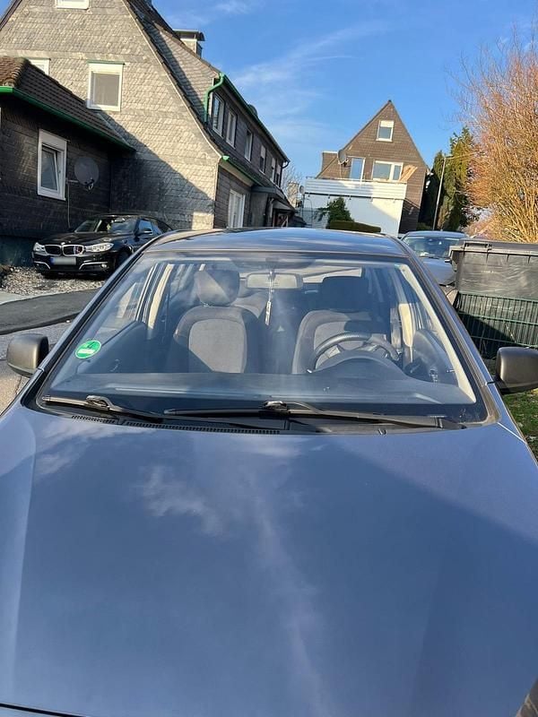 Gebraucht Hyundai i20 86 PS (63 kW) 2015 Silber Limousine