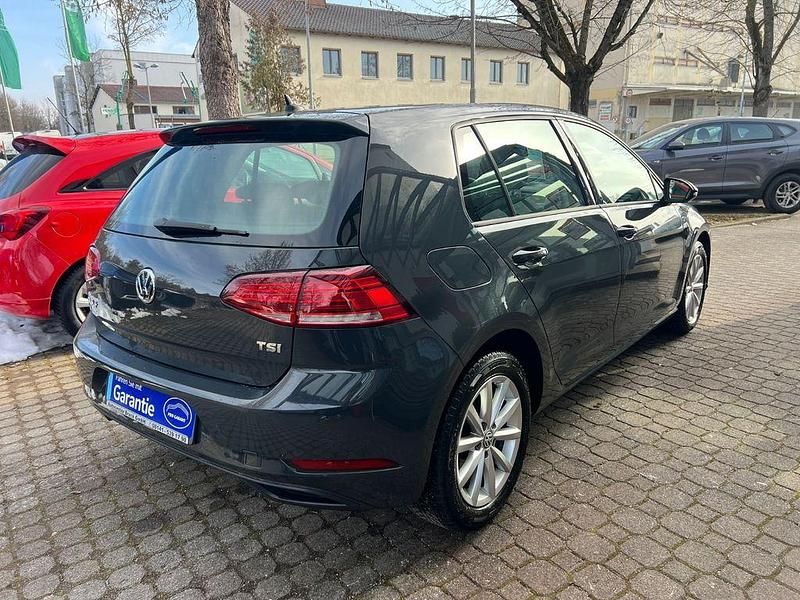 Gebraucht VW Golf Trendline 86 PS (63 kW) 2017 Grau Limousine