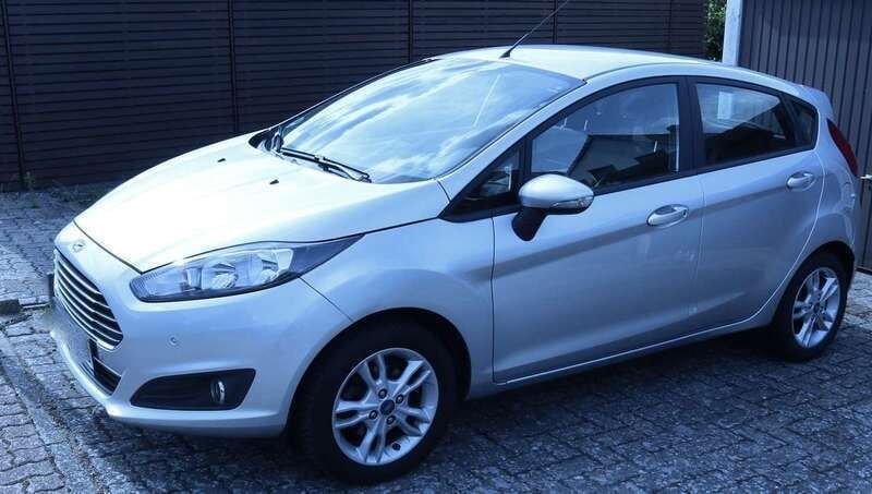 Silber Gebraucht 2015 Ford Fiesta SYNC Edition Kleinwagen | 7.650 € (Fairer Preis) - Bild 1/4