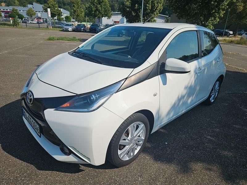 Weiß Gebraucht 2017 Toyota Aygo Kleinwagen | 5.480 € (Guter Preis) - Bild 1/4