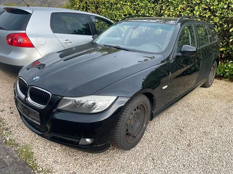 Gebraucht BMW 318 143 PS (105 kW) 2009 Schwarz Kombi