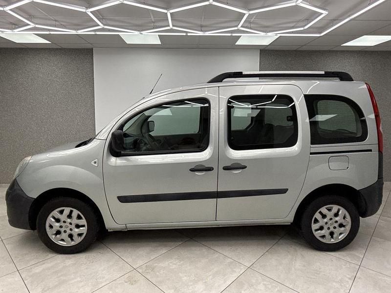 Gebraucht Renault Kangoo Expression 106 PS (77 kW) 2010 Silber Van / Kleinbus