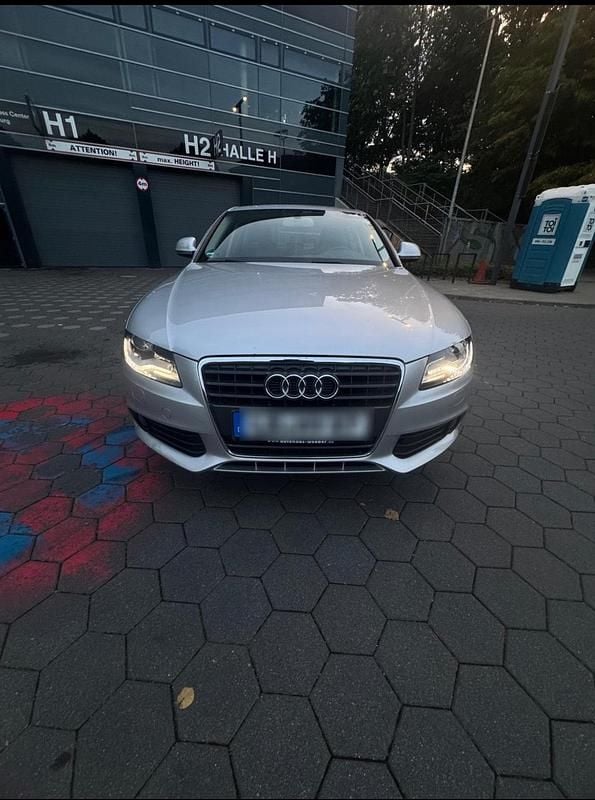 Grau Gebraucht 2009 Audi A4 Limousine | 6.900 € (Fairer Preis) - Bild 1/4