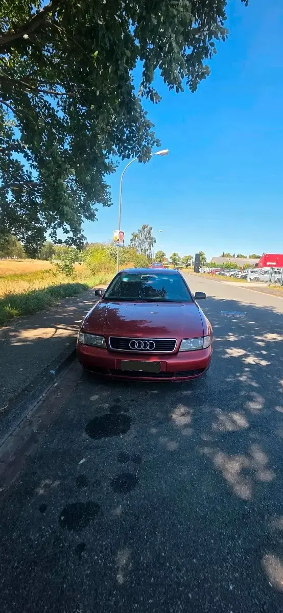 Gebraucht Audi A4 125 PS (91 kW) 1997 Rot Limousine