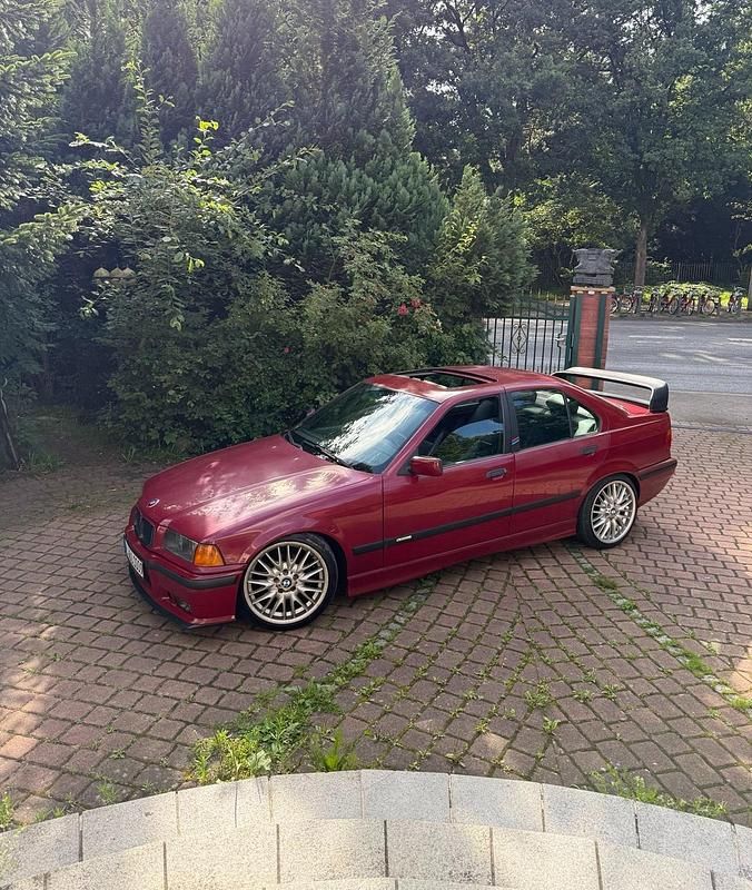 Rot Gebraucht 1991 BMW 320 M Sport Limousine | 5.750 € - Bild 1/4
