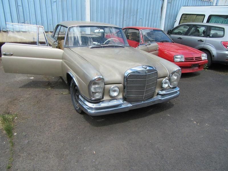 Gebraucht Mercedes 220 163 PS (119 kW) 1963 Silber