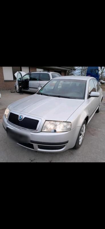 Silber Gebraucht 2003 Skoda Superb Limousine | 1.999 € (Superpreis) - Bild 1/4