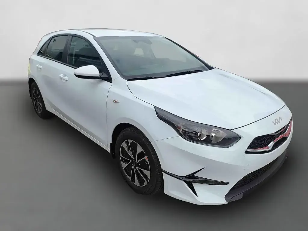 Neu Kia Ceed 140 PS (102 kW) 2026 Weiß Kleinwagen