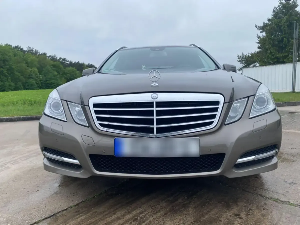 Gebraucht Mercedes E220 Avantgarde 170 PS (125 kW) 2010 Braun Kombi