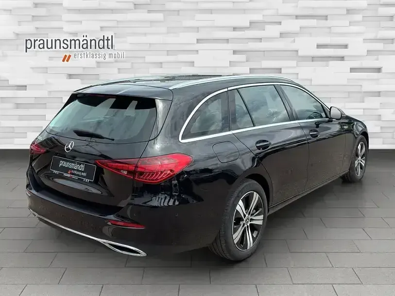 Gebraucht Mercedes C300e Avantgarde 313 PS (230 kW) 2023 Schwarz Limousine