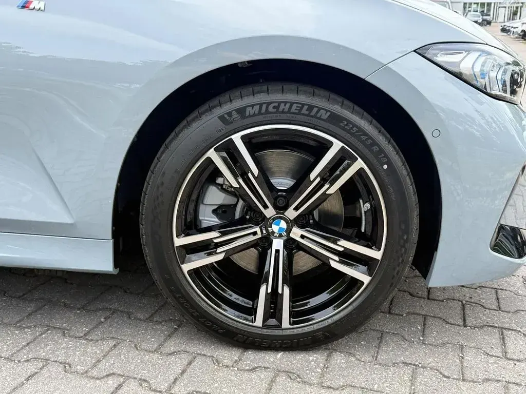 Neu BMW 330e Performance 292 PS (214 kW) 2026 Grau Kombi