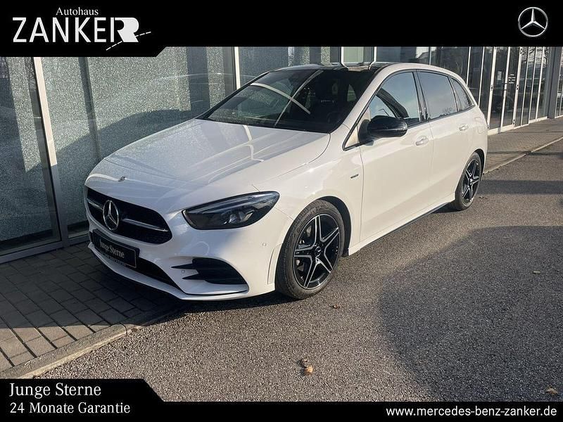 Weiß Gebraucht 2022 Mercedes 200 AMG Limousine | 28.900 € (Fairer Preis) - Bild 1/4