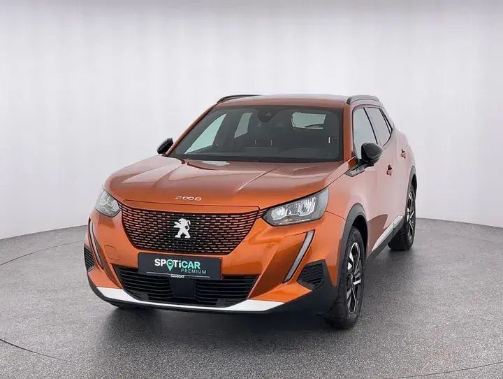 Orange (metallic) Gebraucht 2023 Peugeot e-2008 Allure SUV | 23.870 € (Fairer Preis) - Bild 1/4