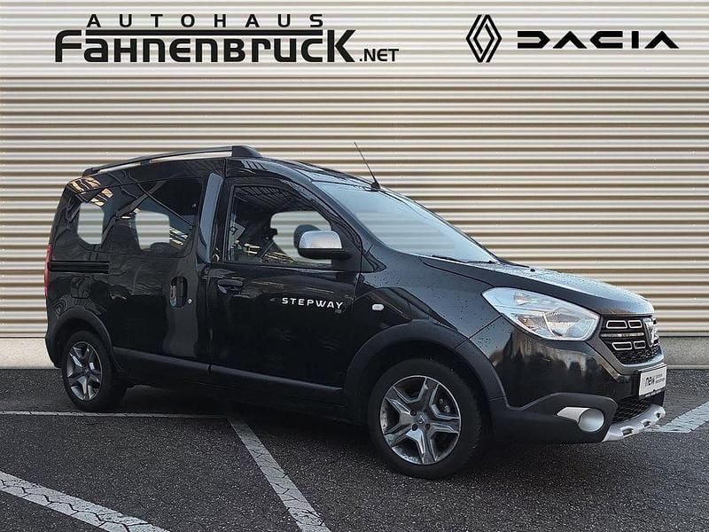 Gebraucht Dacia Dokker Stepway 131 PS (96 kW) 2020 Schwarz Van / Kleinbus