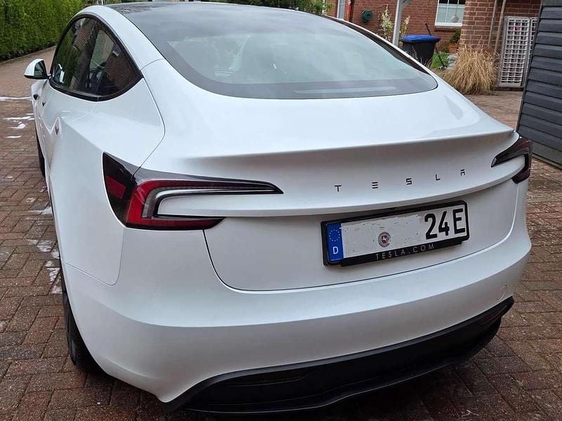 Gebraucht Tesla Model 3 Standard Range 208 kW (283 PS) 2024 Weiß Limousine