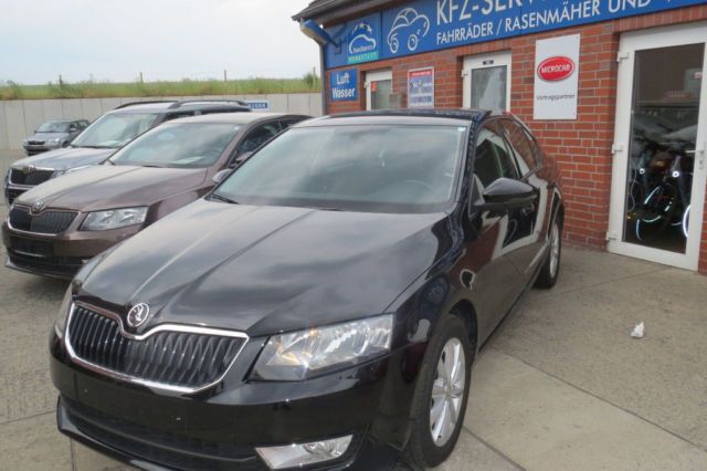 Gebraucht Skoda Octavia Ambition 105 PS (77 kW) 2013 Schwarz metallic Limousine