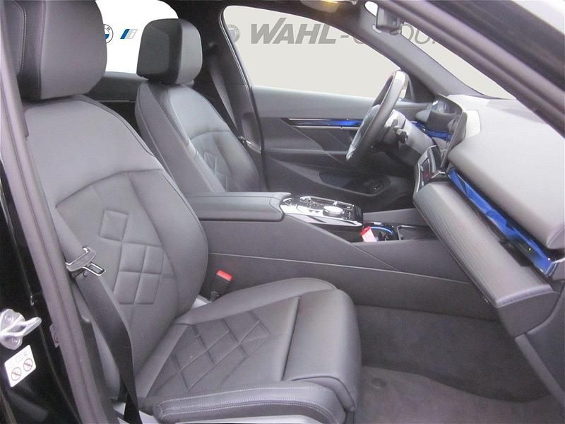 Gebraucht BMW 550 M Sport 489 PS (359 kW) 2024 Schwarz metallic