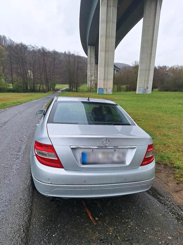 Gebraucht Mercedes C200 136 PS (100 kW) 2009 Silber Limousine