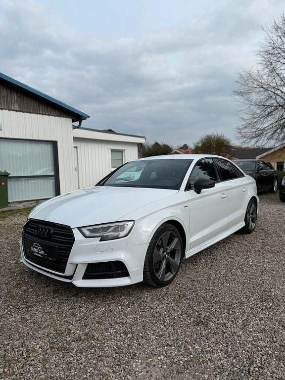 Second-hand Audi A3 S-Line 150 CP (110 kW) 2017 Alb Berlinǎ