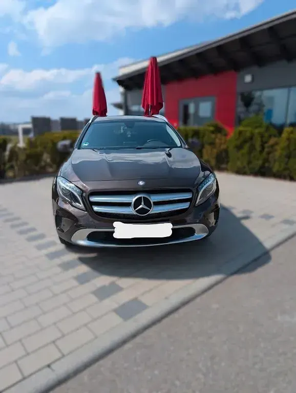 Gebraucht Mercedes GLA200 Urban 156 PS (114 kW) 2016 Braun SUV