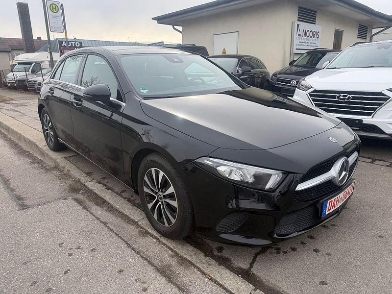 Gebraucht Mercedes A180 116 PS (85 kW) 2020 Schwarz Limousine